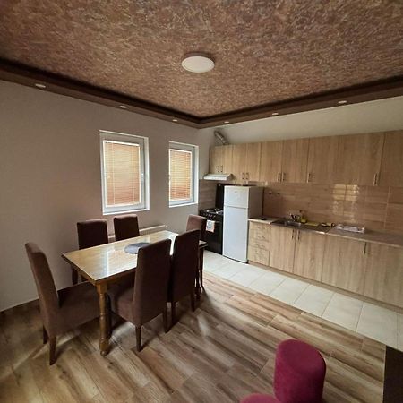 Dp Lux Apartman Obrenovac Buitenkant foto