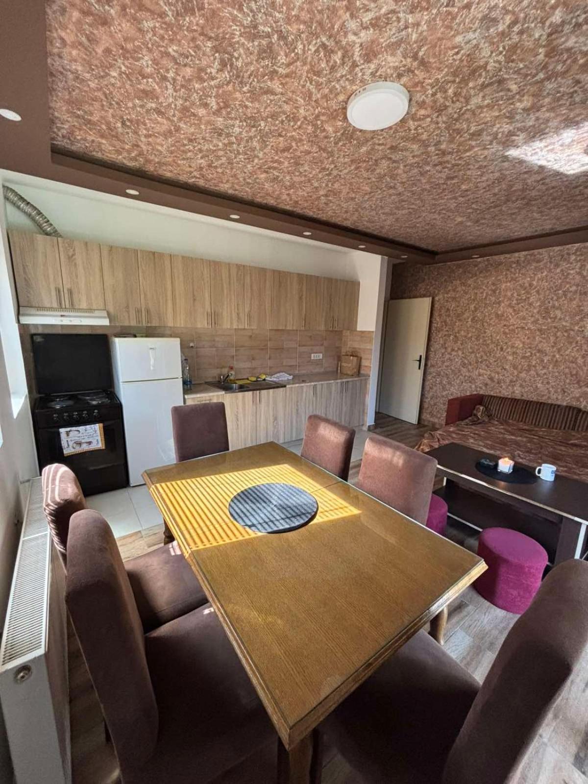 Dp Lux Apartman Obrenovac Buitenkant foto