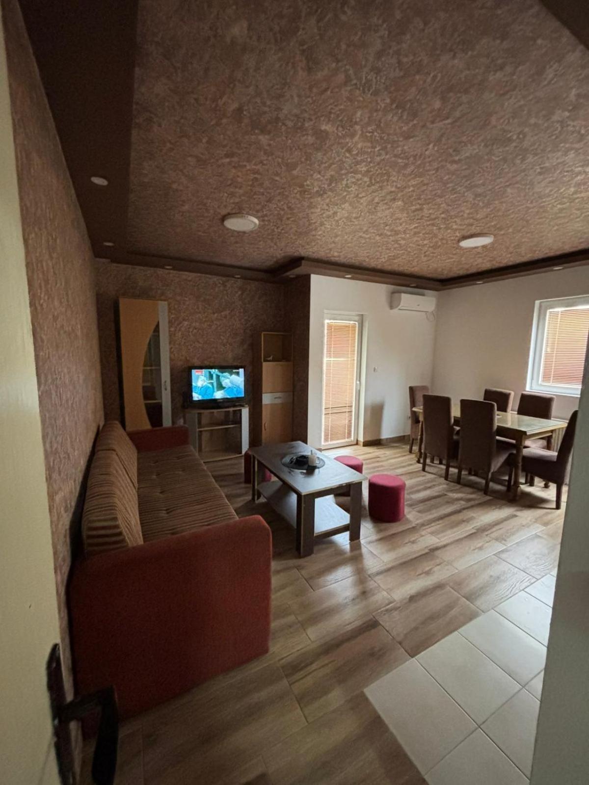 Dp Lux Apartman Obrenovac Buitenkant foto